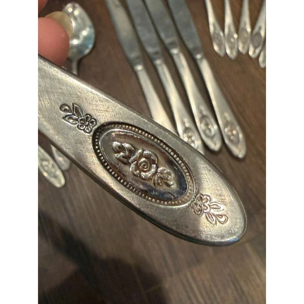 24 Pieces Oneida Oneidacraft Deluxe Stainless Lasting Rose Floral Replacement